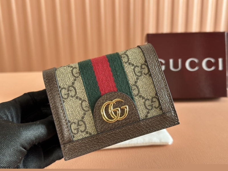 G*u*i wallets & purse